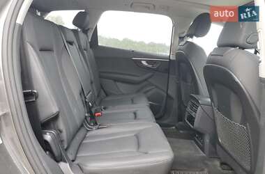 Позашляховик / Кросовер Audi Q7 2023 в 
