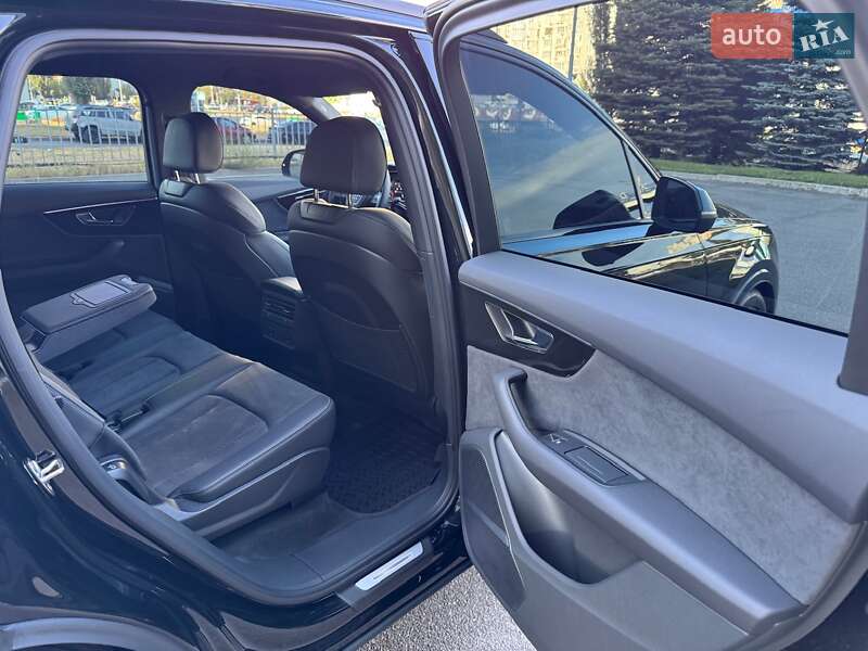 Позашляховик / Кросовер Audi Q7 2024 в Києві