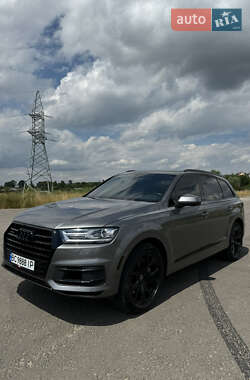 Позашляховик / Кросовер Audi Q7 2017 в 