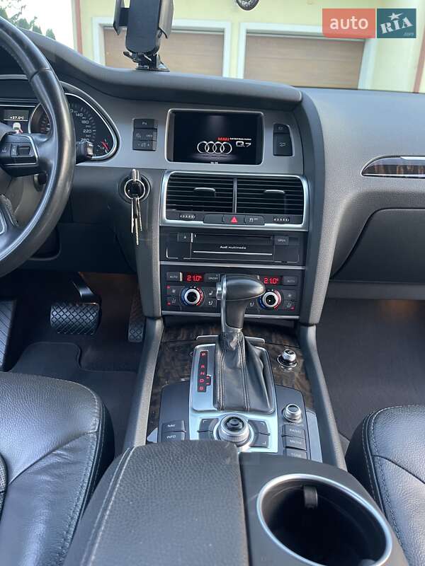 Позашляховик / Кросовер Audi Q7 2015 в Чорткові