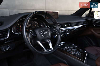 Позашляховик / Кросовер Audi Q7 2019 в 