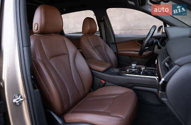 Позашляховик / Кросовер Audi Q7 2019 в 