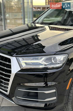 Позашляховик / Кросовер Audi Q7 2017 в 