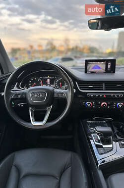 Позашляховик / Кросовер Audi Q7 2017 в 