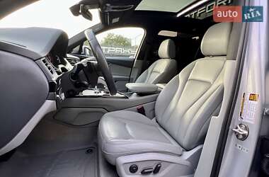 Позашляховик / Кросовер Audi Q7 2017 в 