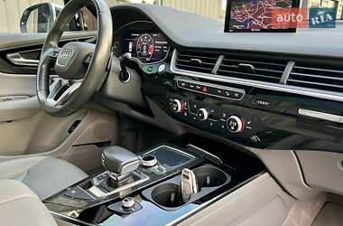 Позашляховик / Кросовер Audi Q7 2017 в 