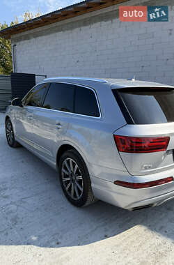 Внедорожник / Кроссовер Audi Q7 2017 в 