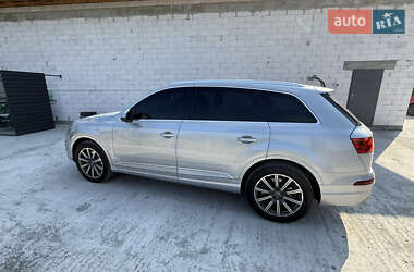 Внедорожник / Кроссовер Audi Q7 2017 в 