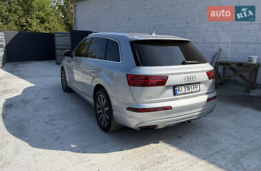 Внедорожник / Кроссовер Audi Q7 2017 в 