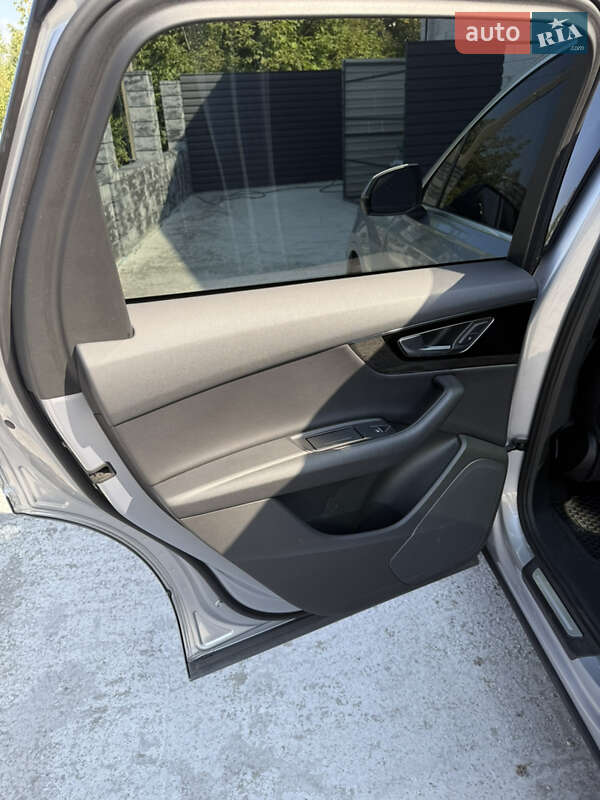 Внедорожник / Кроссовер Audi Q7 2017 в Киеве