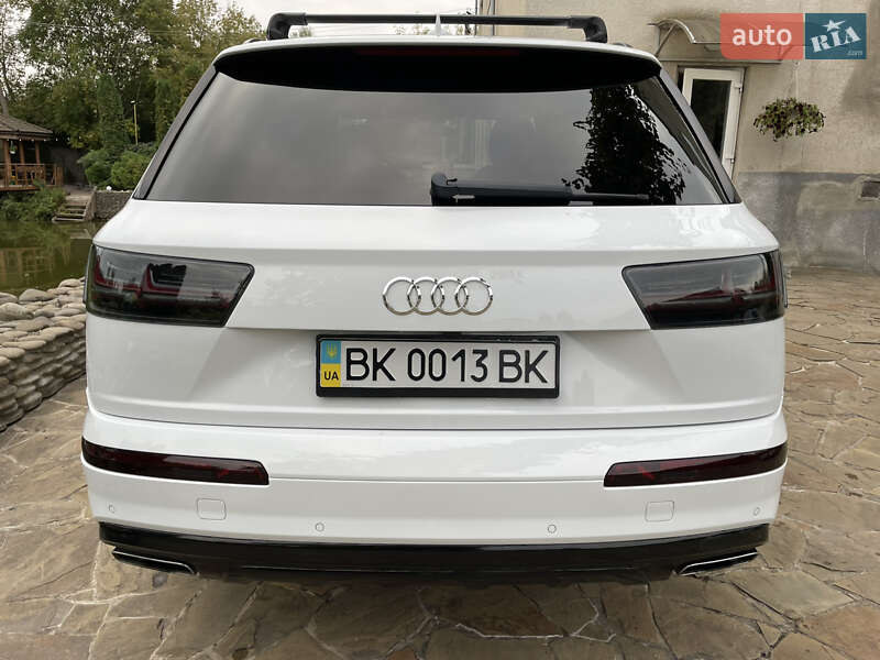 Позашляховик / Кросовер Audi Q7 2016 в Рівному