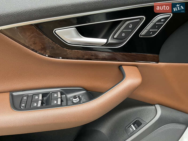 Позашляховик / Кросовер Audi Q7 2016 в Рівному