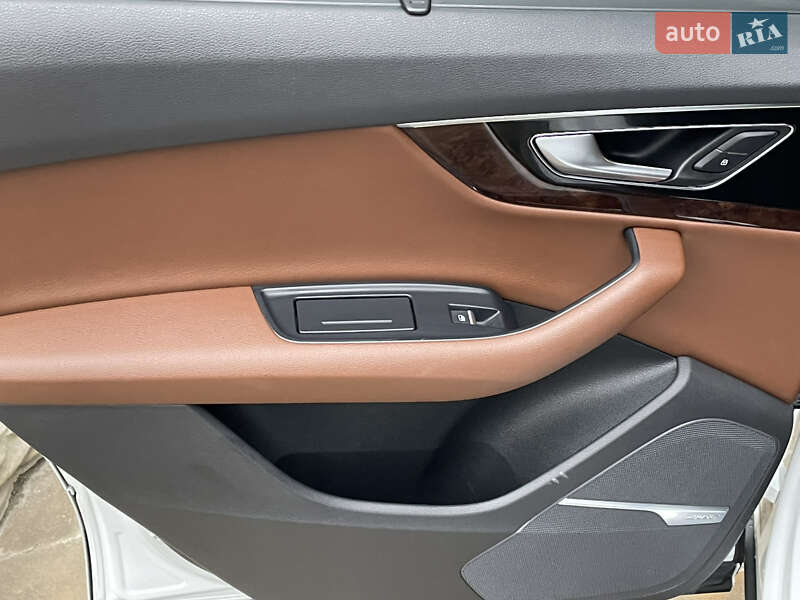 Позашляховик / Кросовер Audi Q7 2016 в Рівному