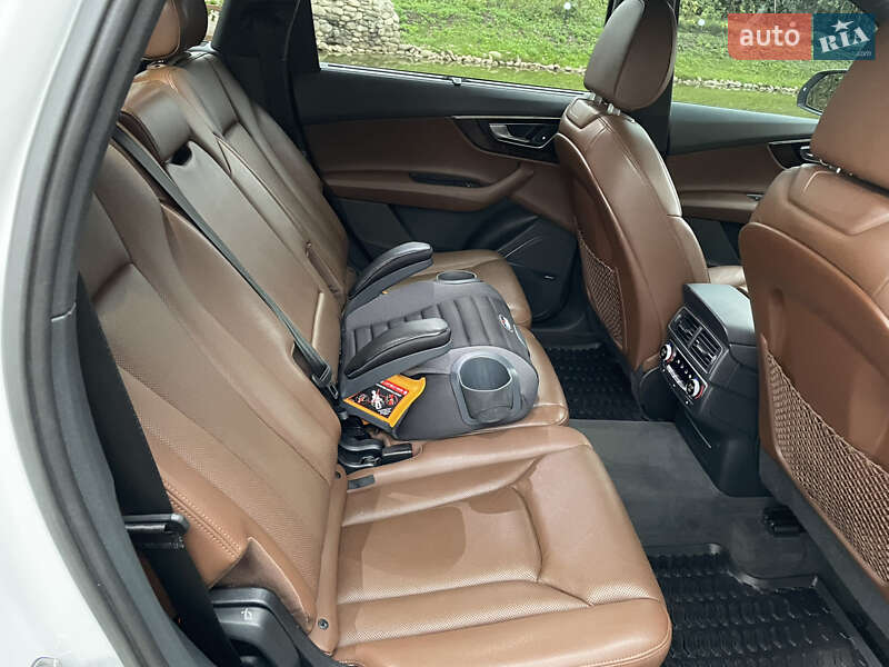 Позашляховик / Кросовер Audi Q7 2016 в Рівному
