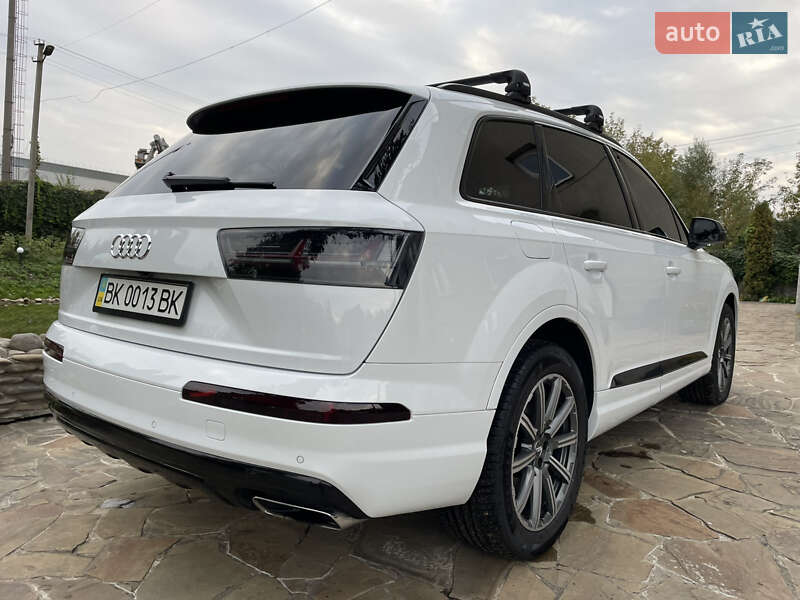 Позашляховик / Кросовер Audi Q7 2016 в Рівному