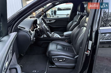Внедорожник / Кроссовер Audi Q7 2016 в 