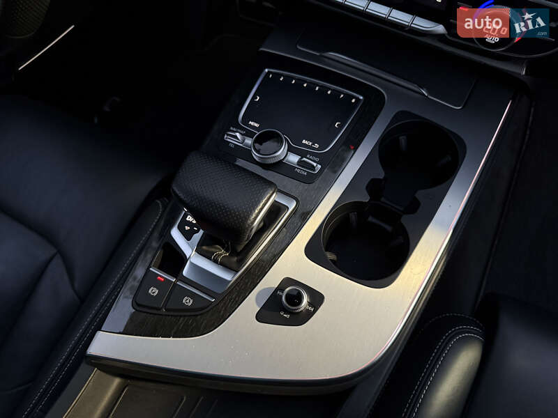 Внедорожник / Кроссовер Audi Q7 2016 в Ровно