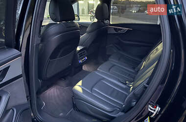 Внедорожник / Кроссовер Audi Q7 2016 в 