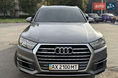 Позашляховик / Кросовер Audi Q7 2017 в 