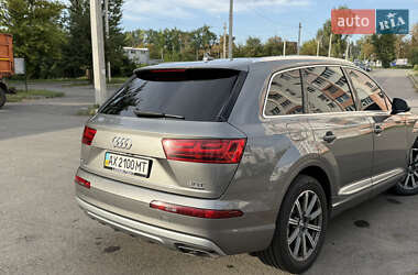 Позашляховик / Кросовер Audi Q7 2017 в 