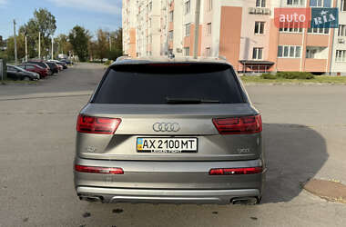 Позашляховик / Кросовер Audi Q7 2017 в 