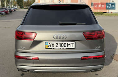 Позашляховик / Кросовер Audi Q7 2017 в 