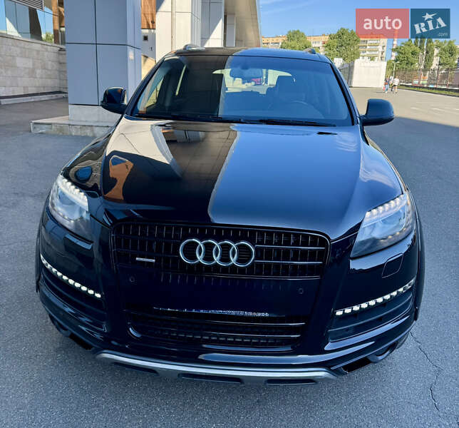 Внедорожник / Кроссовер Audi Q7 2015 в 