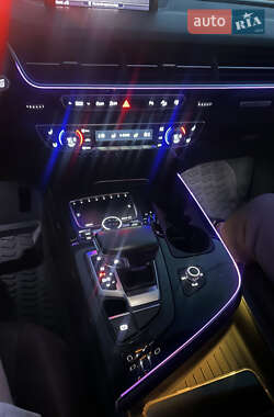 Позашляховик / Кросовер Audi Q7 2016 в 