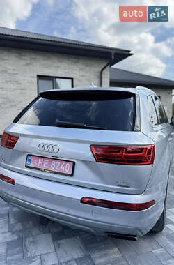 Позашляховик / Кросовер Audi Q7 2016 в 