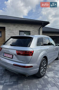 Позашляховик / Кросовер Audi Q7 2016 в 