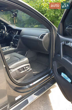 Позашляховик / Кросовер Audi Q7 2015 в 