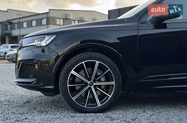 Позашляховик / Кросовер Audi Q7 2023 в 