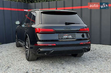 Позашляховик / Кросовер Audi Q7 2023 в 