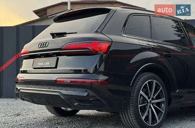 Позашляховик / Кросовер Audi Q7 2023 в 