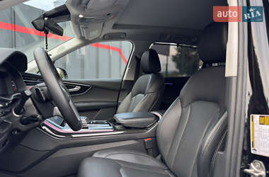 Позашляховик / Кросовер Audi Q7 2023 в 