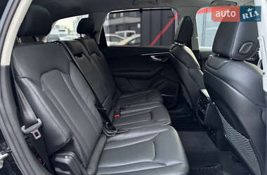 Позашляховик / Кросовер Audi Q7 2023 в 