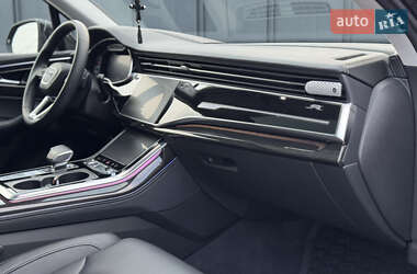 Позашляховик / Кросовер Audi Q7 2023 в 