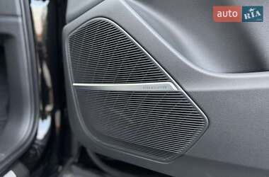 Позашляховик / Кросовер Audi Q7 2023 в 