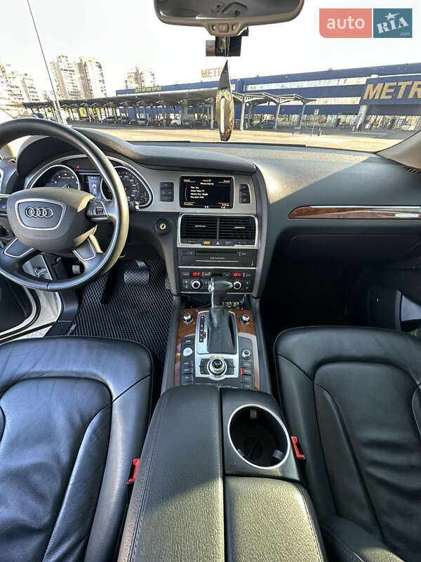 Позашляховик / Кросовер Audi Q7 2015 в Києві