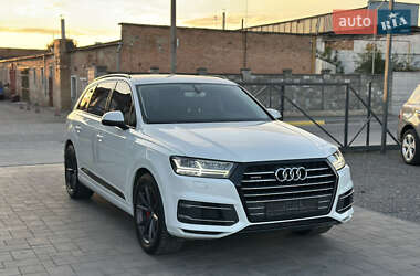 Позашляховик / Кросовер Audi Q7 2015 в 