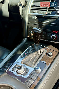 Внедорожник / Кроссовер Audi Q7 2010 в 