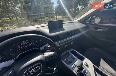Внедорожник / Кроссовер Audi Q7 2016 в 