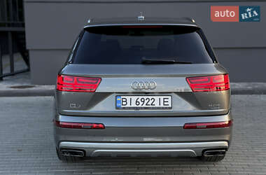 Позашляховик / Кросовер Audi Q7 2016 в 