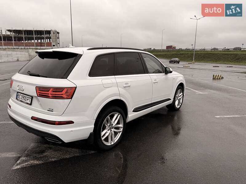 Позашляховик / Кросовер Audi Q7 2016 в Сиховому
