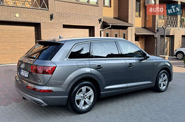 Внедорожник / Кроссовер Audi Q7 2015 в 