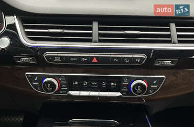 Внедорожник / Кроссовер Audi Q7 2017 в 