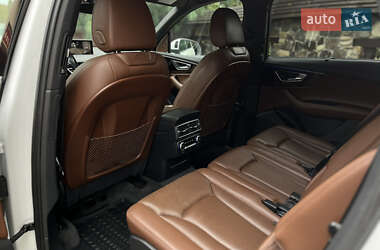 Внедорожник / Кроссовер Audi Q7 2017 в 