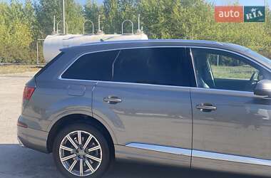Внедорожник / Кроссовер Audi Q7 2017 в 