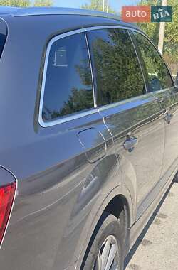 Внедорожник / Кроссовер Audi Q7 2017 в 