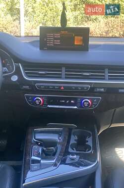 Внедорожник / Кроссовер Audi Q7 2017 в 